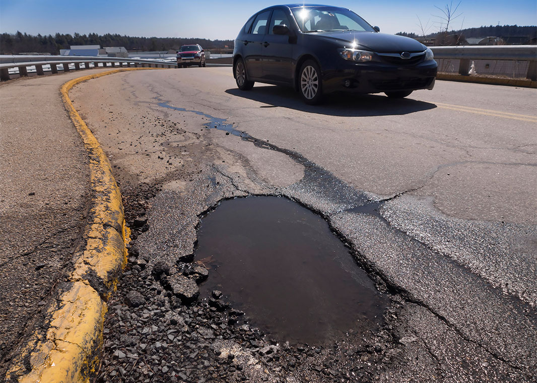 Come Richiedere risarcimento per incidenti causati dalle buche sulla strada